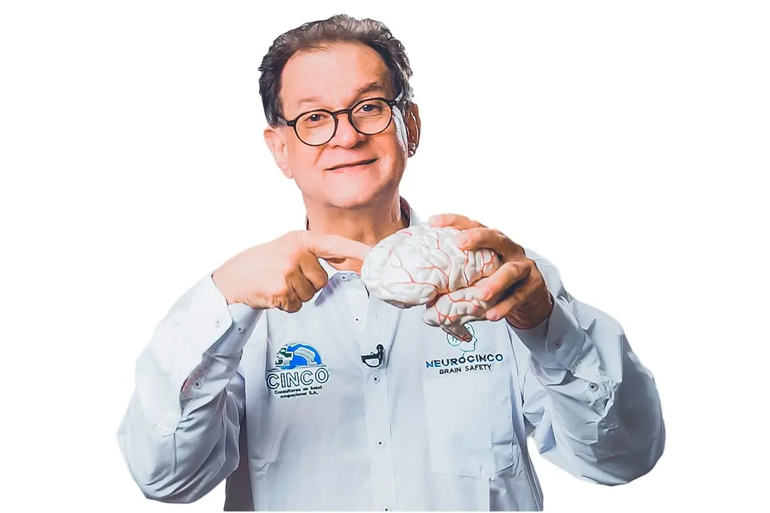 Dr. Efraín Butrón Palacio